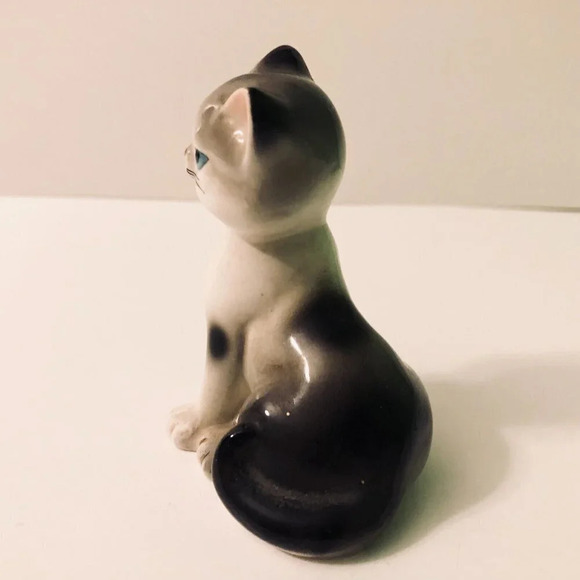Vintage Small Cat Figurine 3.5 Inch Tall Kitten Figure  Japan - Picture 3 of 11